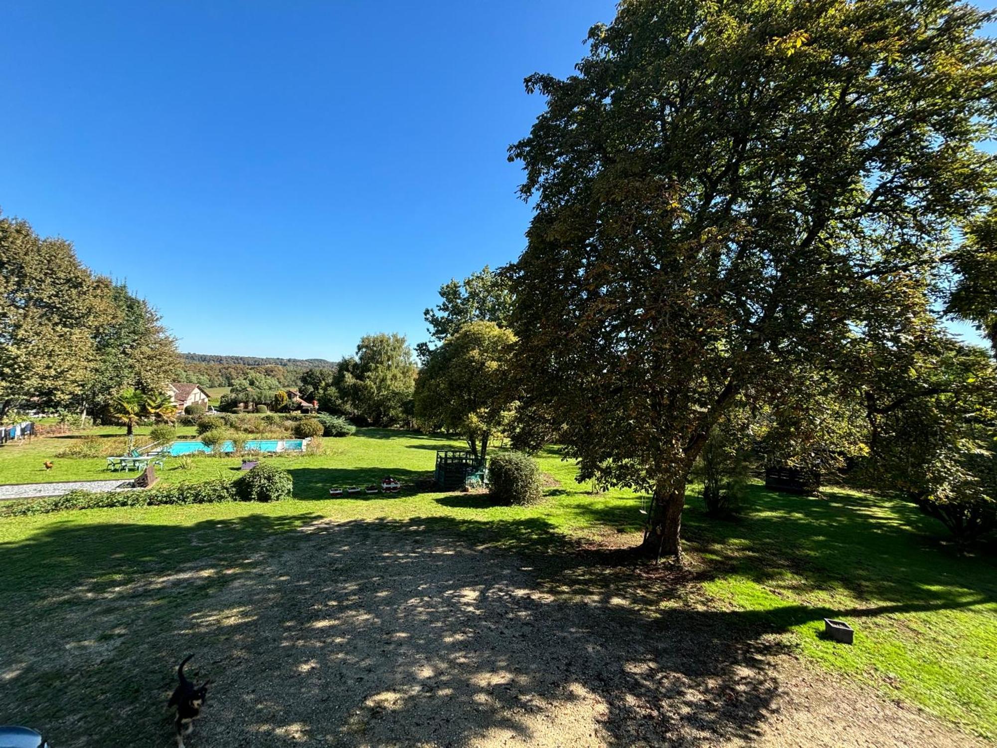 Domaine Pierrot Bed & Breakfast Laujuzan Exterior photo